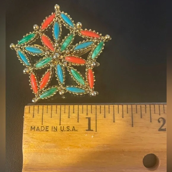 Vintage Five Point Gold Star Brooch - Picture 6 of 6